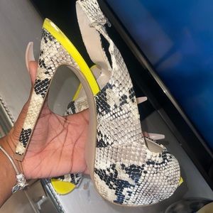 Snakeskin detail Steve Madden Pump